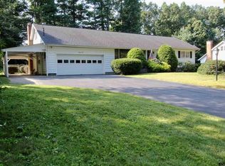 22 Arnold Dr, Clifton Park, NY 12065