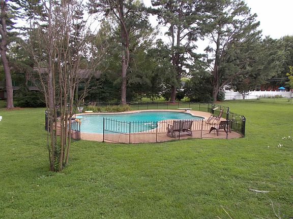 2nd image of 1227 Etheridge Ln