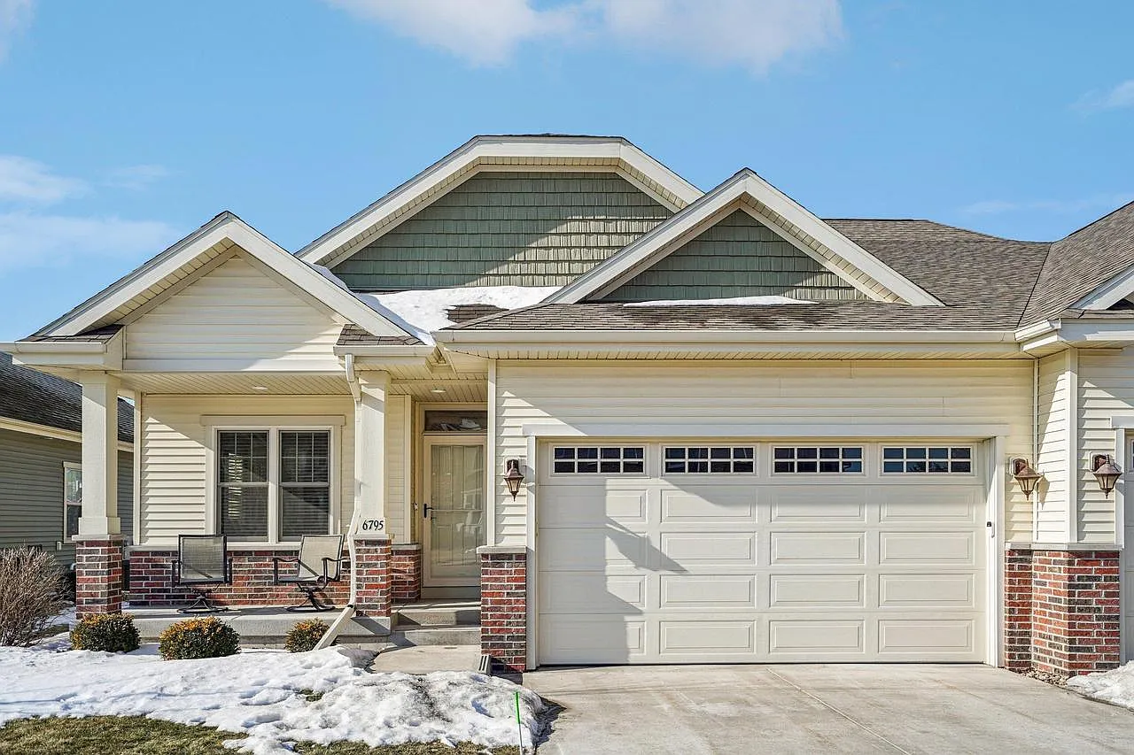 6795 Village Walk Lane photo 1