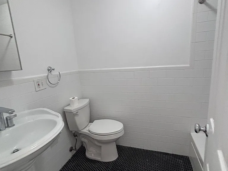 14 Monticello Ave #A — Photo 7