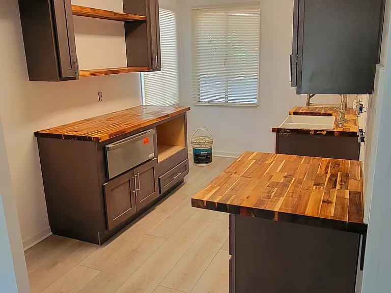 712 Courtland Ave — Photo 3