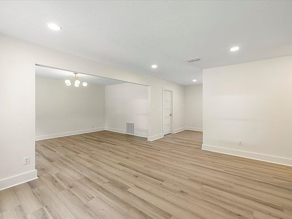 2nd image of 4604 Twin Oaks Dr