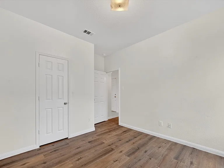204 Lamont Rd — Photo 21