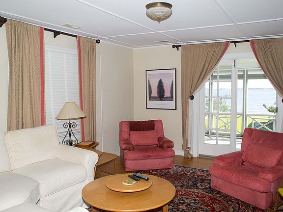 3rd image of 2100 Shepard St