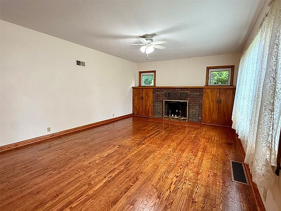 2nd image of 102 E Division St