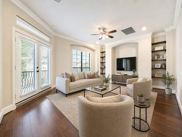 835 Garden Oaks Trce — Photo 3