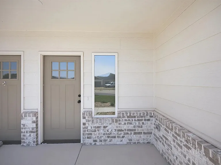 119 N Mendocino Ct — Photo 3