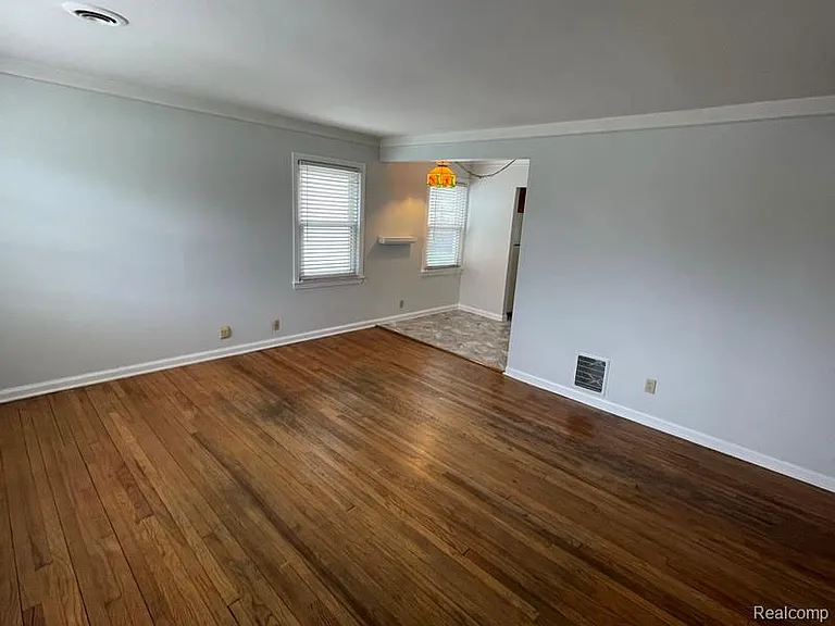 26604 Groveland St — Photo 3