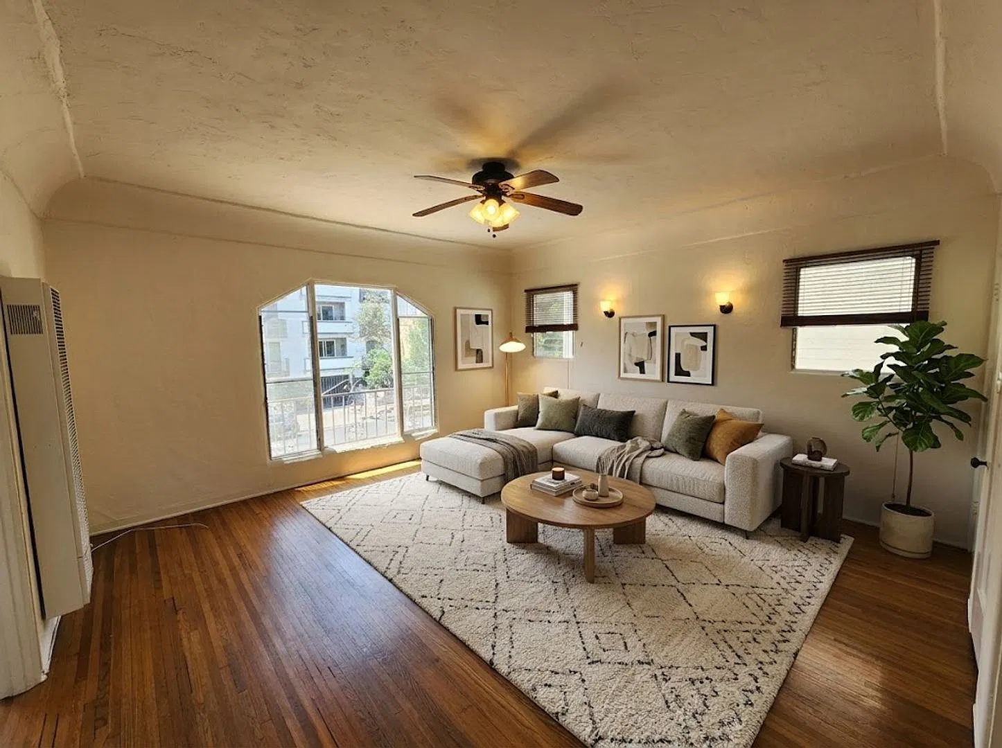 422 N. Hayworth Ave. — Photo 3