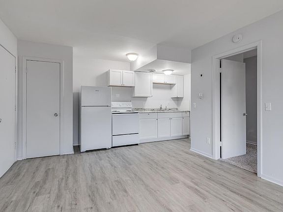 4th image of 1115 Dorchester Cir #1
