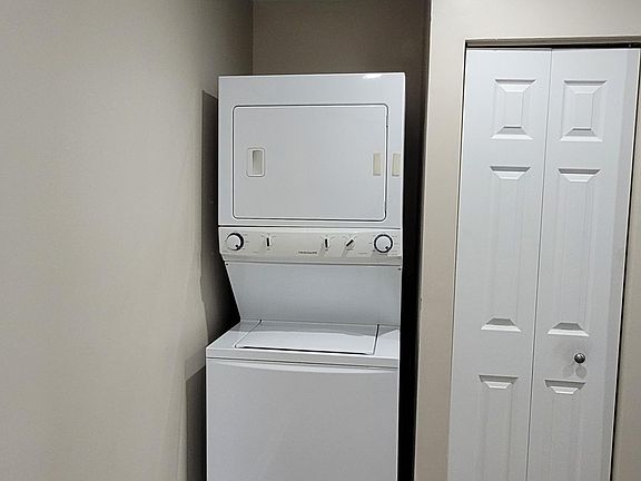 5th image of 471 N Cambridge Dr
