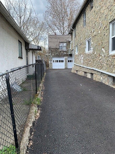 2nd image of 111 Rogers Ave N