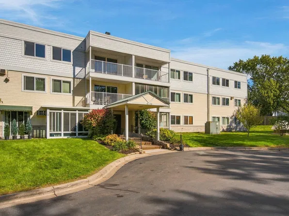 132 Demont Ave E APT 238, Little Canada, MN 55117