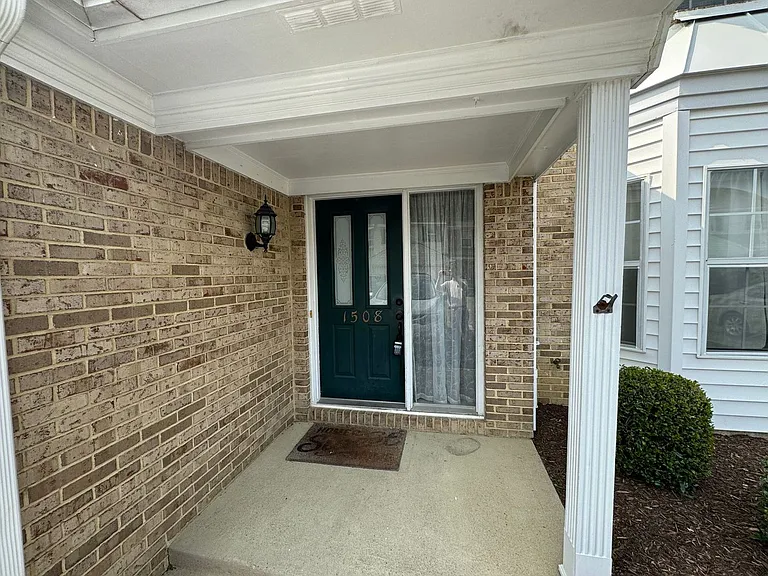 1508 April Ct — Photo 2