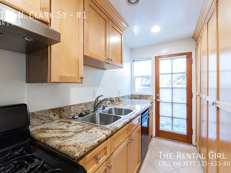 1155 N Clark St #1 — Photo 7