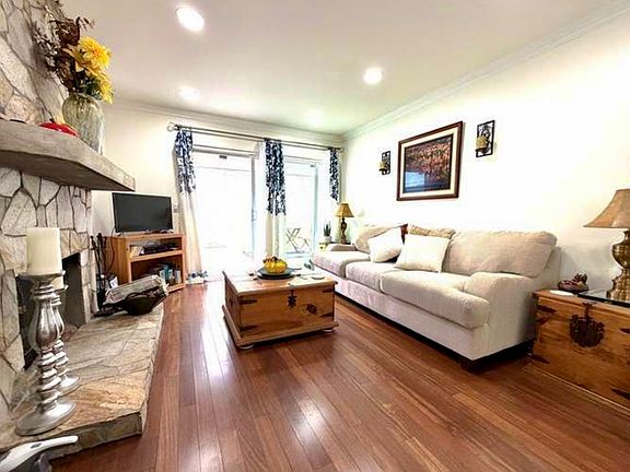 2nd image of 24373 La Glorita Cir