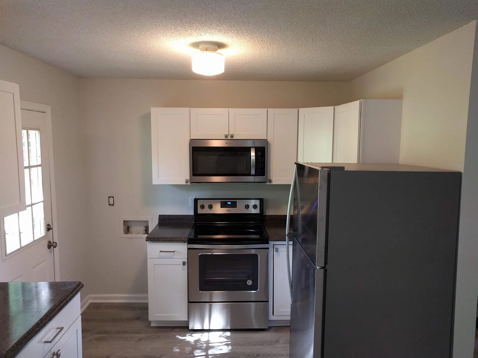 2 bed, 875 sqft, $1,300 — Photo 3