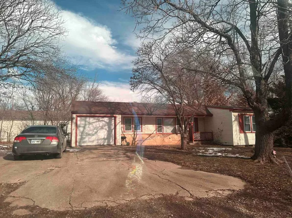 500 E 14th Ave, Augusta, KS 67010