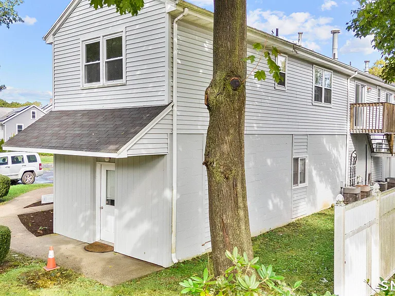 184 Maple St — Photo 17