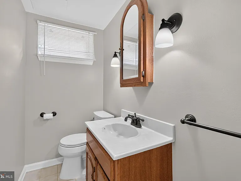 7027 Jefferson Ave — Photo 11