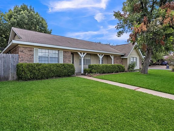 2nd image of 3256 Village Park Dr