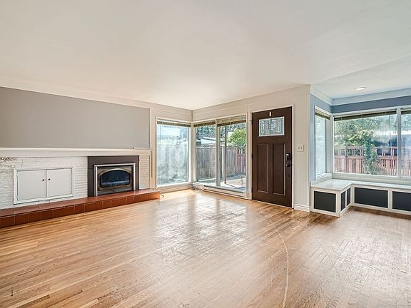 5th image of 17230 Beach Dr NE