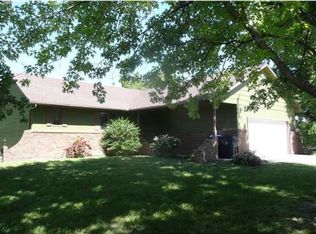 615 Rolling Hills Dr, Newton, KS 67114