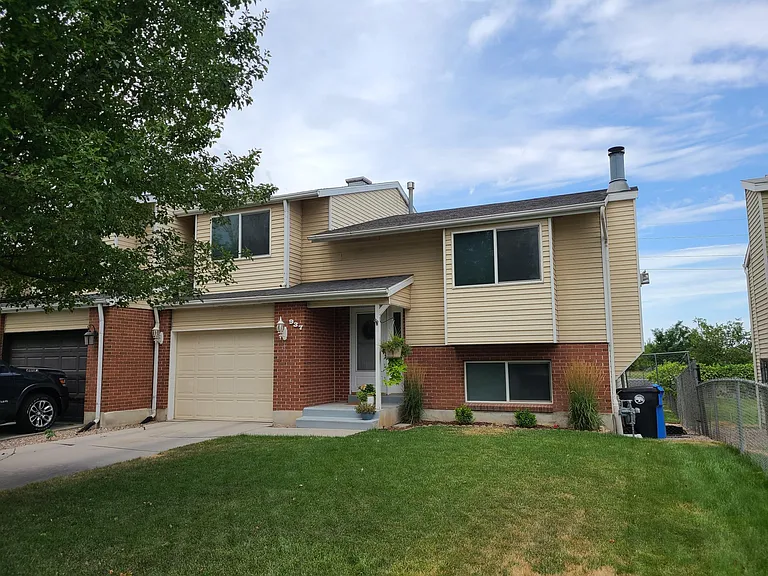 937 N 900 W — Photo 1