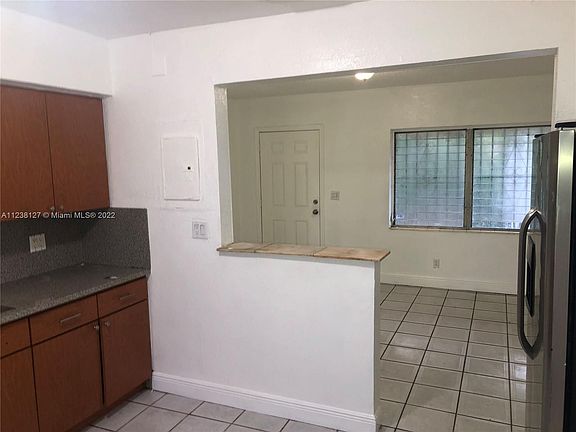 4th image of 412 SW 18th Ave #412