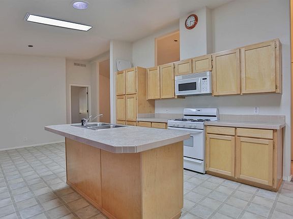 3rd image of 4780 Emerald Forest Dr