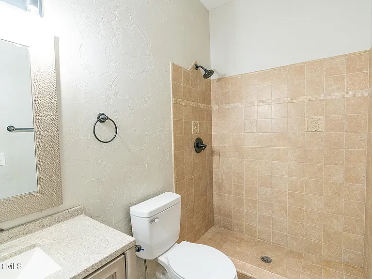 1338 John Phelan Dr — Photo 14