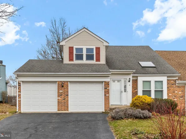 4 Green Meadow Ct, Newark, DE 19711