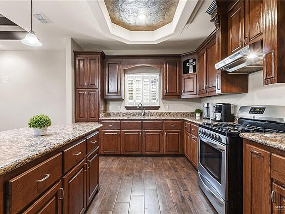4th image of 510 Greystone Cir