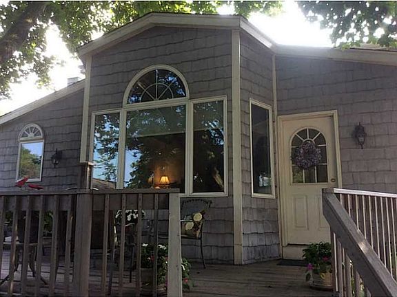 5th image of 245 Francis St