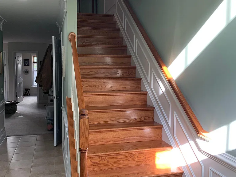Foyer/Steps to Main Level