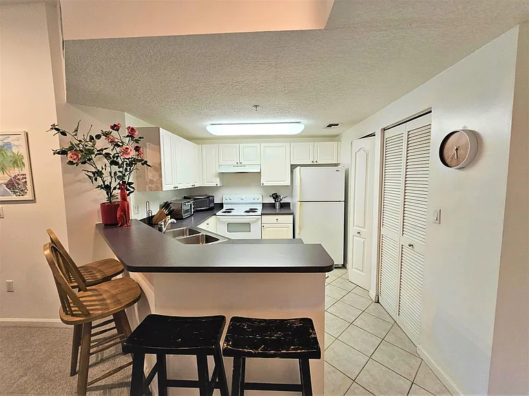 5050 Fairways Cir #301 — Photo 4