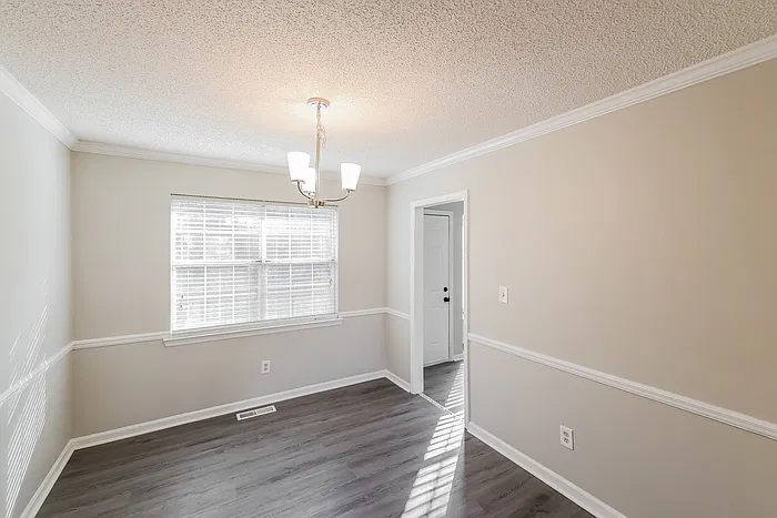 3 bed, 2.0 bath, 1334 sqft, $1,645 — Photo 4