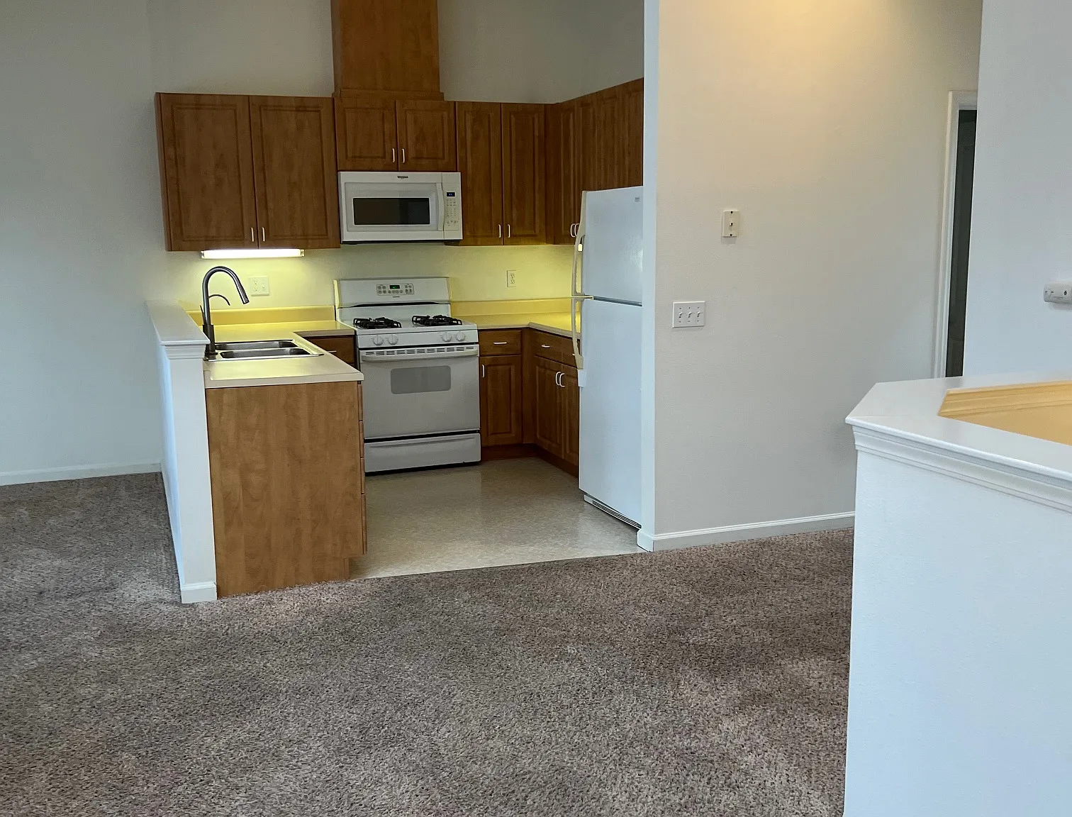 2 bed, 1.5 bath, 1100 sqft, $2,500 — Photo 2