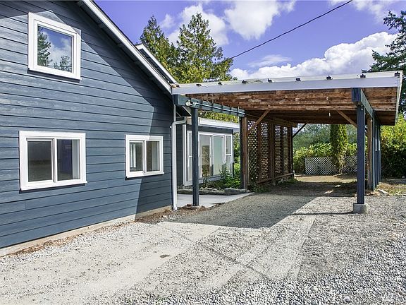 Large carport & sun room. 