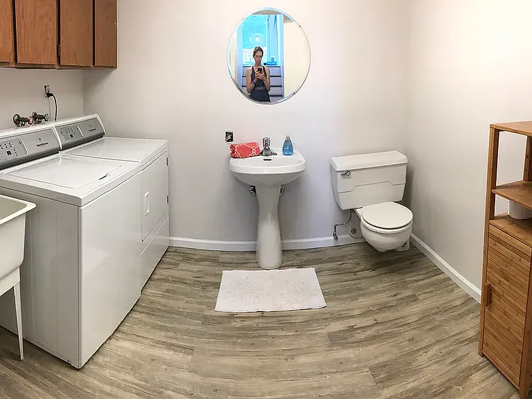 913 NE Lakewood Dr — Photo 10