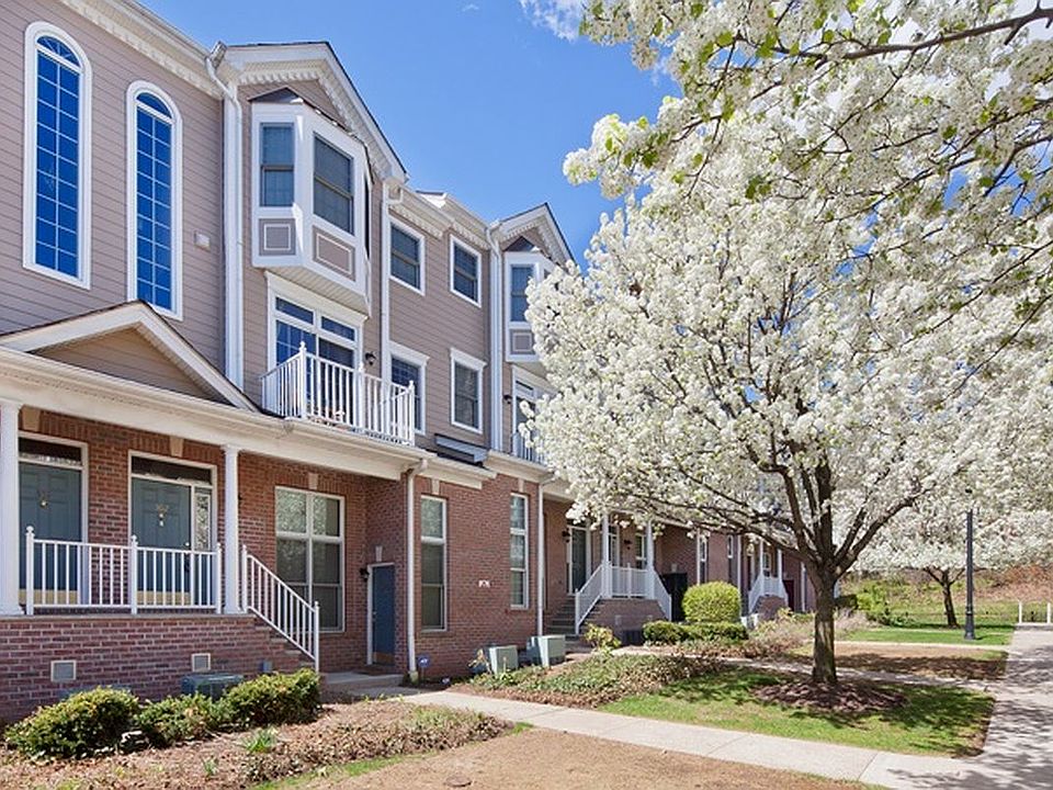 1st image of 302 Midland Ct