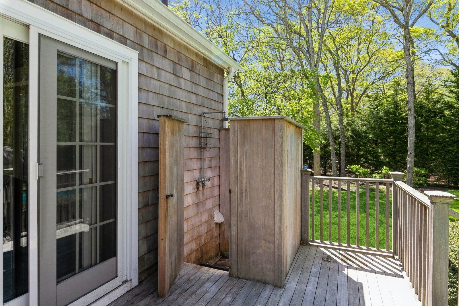  Outdoor shower