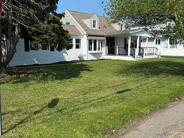 51 Tameling Ave, Babylon, NY 11702