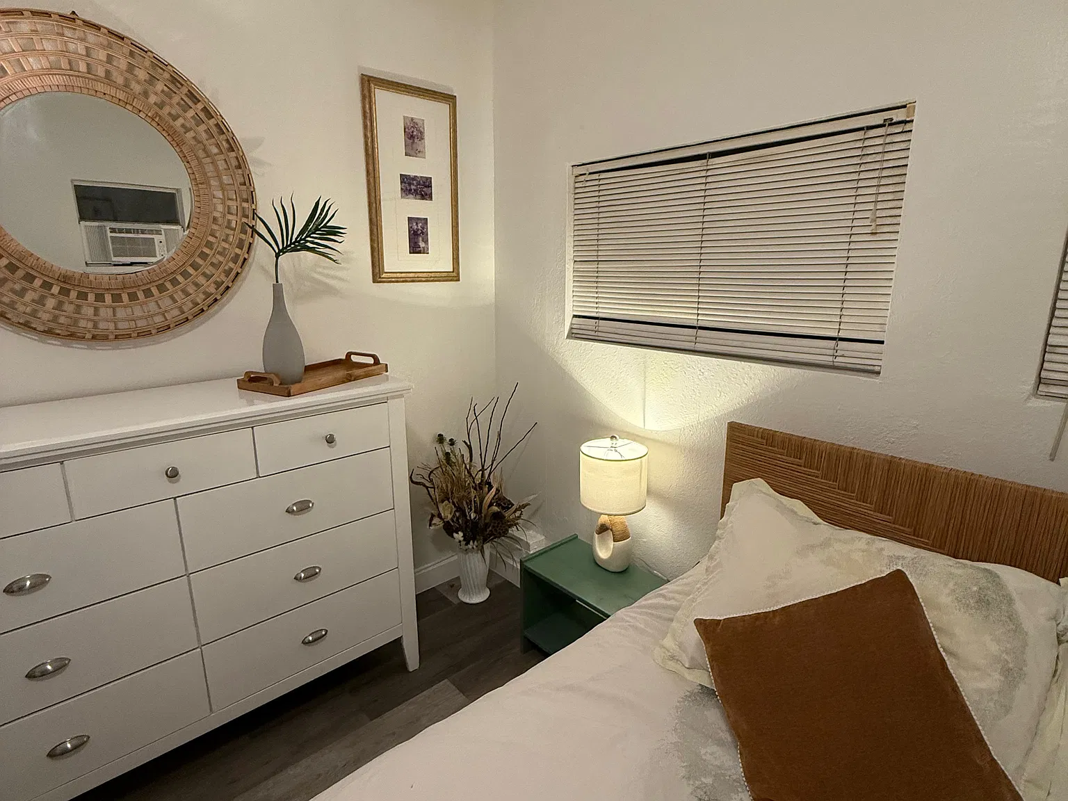 Studio, 400 sqft, $1,500 — Photo 2
