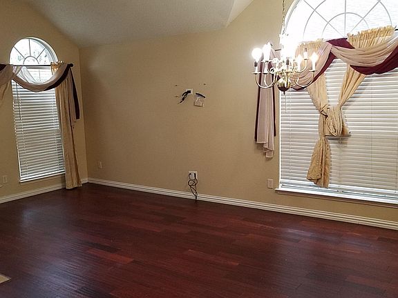 3rd image of 1129 Deer Valley Ln