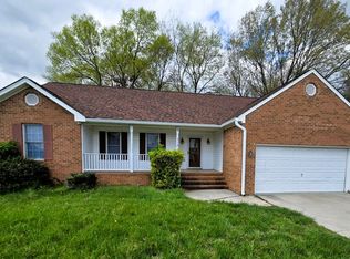 312 Shade Tree Dr, Colonial Heights, VA 23834