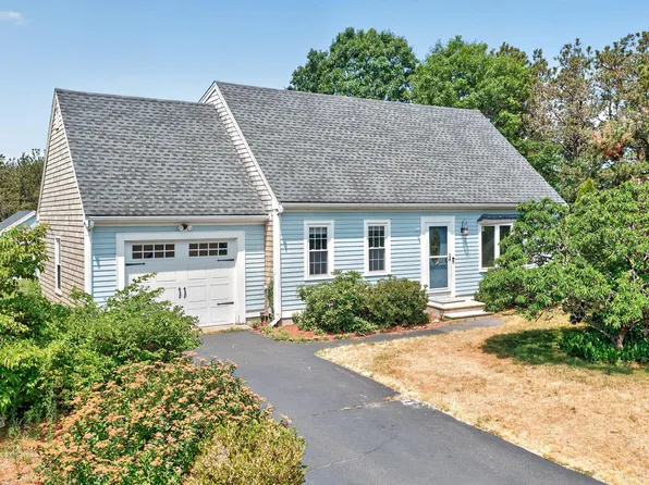 12 Cransbourne Circle, Mashpee, MA 02649