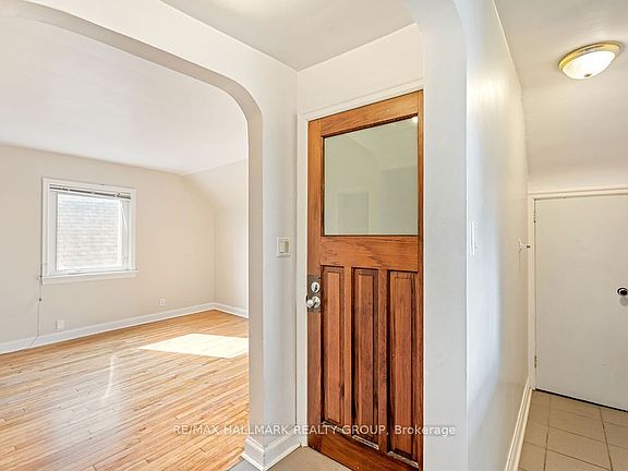4th image of 359 Dominion Ave #2