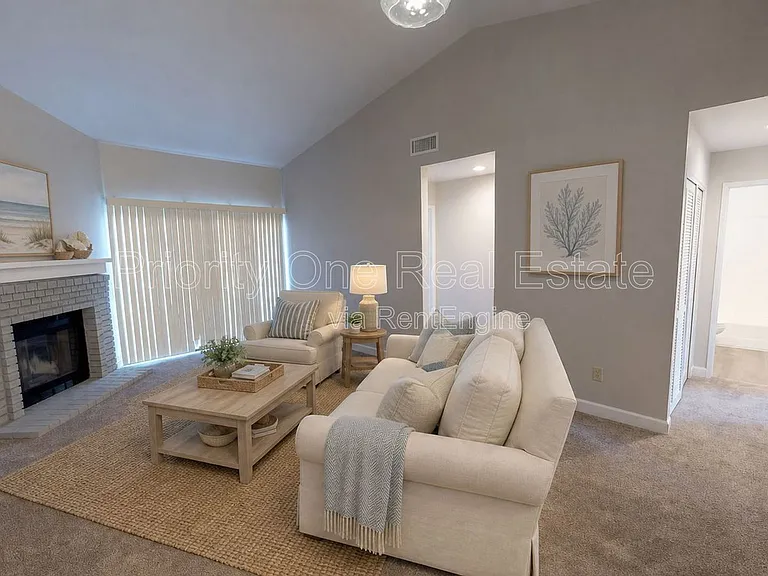 2876 Englewood Way — Photo 2