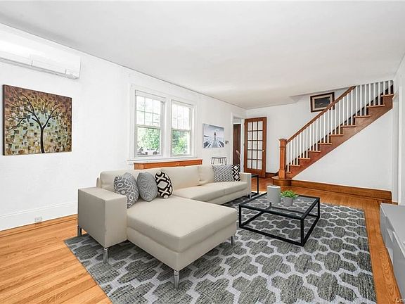 4th image of 26 Park Dr